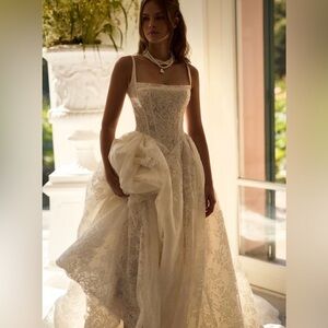 Elegant Lace Wedding Dress